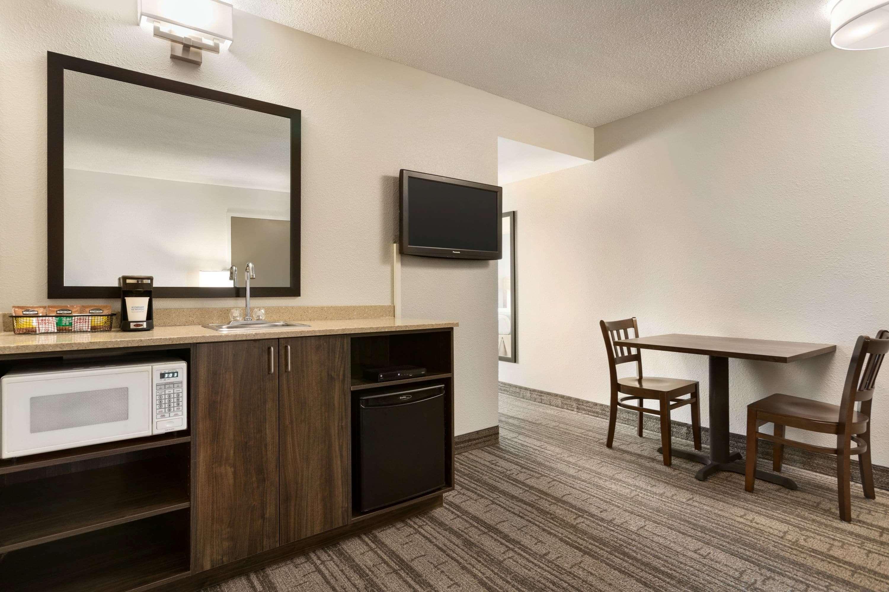 Travelodge Suites By Wyndham New Glasgow Exterior foto